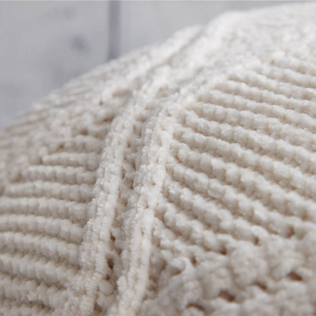 White hygee knit pom-pom blanket up close